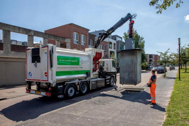 ‘s Werelds eerste elektrische vuilniswagen voor ondergrondse containers in Rotterdam